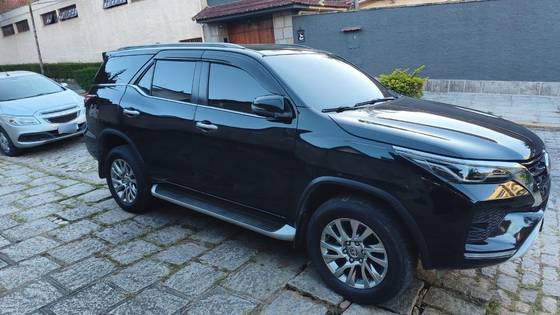 TOYOTA HILUX SW4 2.8 D-4D TURBO DIESEL SRX 7L 4X4 AUTOMÁTICO