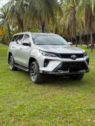 TOYOTA-HILUX SW4-2024
