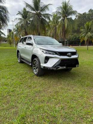 TOYOTA-HILUX SW4-2024