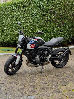 TRIUMPH TRIDENT 660 TRIPLE TRIBUTE EDITION 