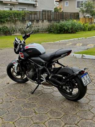 TRIUMPH-TRIDENT 660 TRIPLE TRIBUTE EDITION-2025