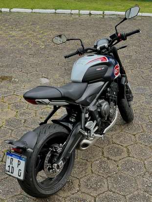 TRIUMPH-TRIDENT 660 TRIPLE TRIBUTE EDITION-2025