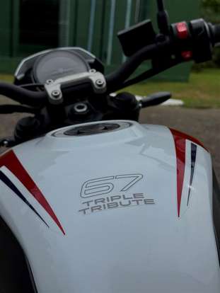 TRIUMPH-TRIDENT 660 TRIPLE TRIBUTE EDITION-2025
