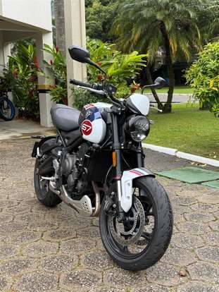 TRIUMPH-TRIDENT 660 TRIPLE TRIBUTE EDITION-2025