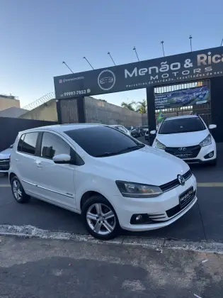 VOLKSWAGEN FOX 1.6 MI HIGHLINE 8V FLEX 4P MANUAL VOLKSWAGEN FOX 1.6 MI HIGHLINE 8V FLEX 4P MANUAL