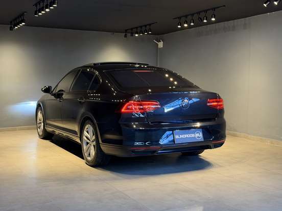 VOLKSWAGEN-PASSAT-2016