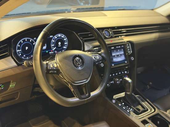 VOLKSWAGEN-PASSAT-2016