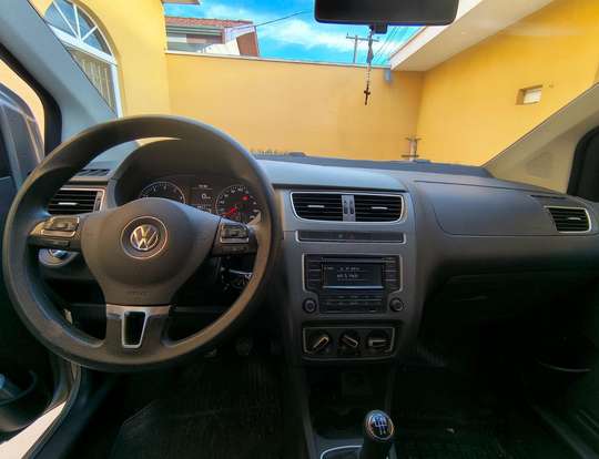 VOLKSWAGEN-FOX-1.0 MI 8V FLEX 4P MANUAL VOLKSWAGEN-FOX-2014
