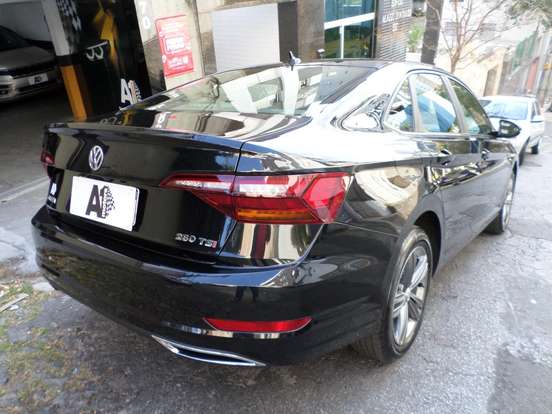 VOLKSWAGEN-JETTA-1.4 250 TSI TOTAL FLEX R-LINE TIPTRONIC VOLKSWAGEN-JETTA-2019