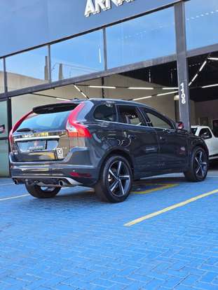 VOLVO-XC60-2.0 T5 R DESIGN TURBO GASOLINA 4P AUTOMÁTICO VOLVO-XC60-2015