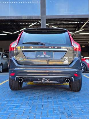 VOLVO-XC60-2015