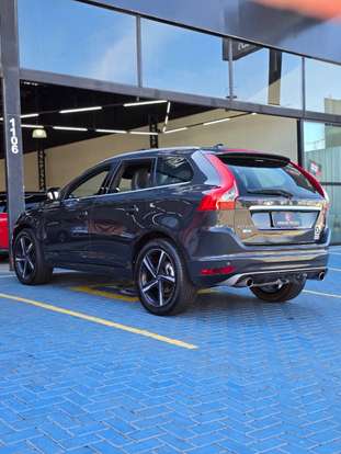 VOLVO-XC60-2015