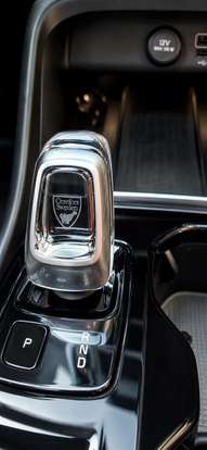 VOLVO-XC40-2021