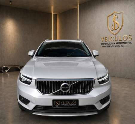 VOLVO-XC40-2021