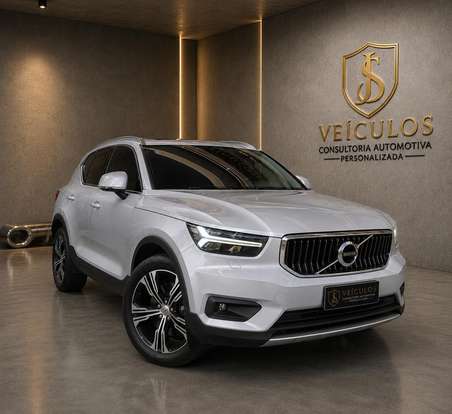 VOLVO-XC40-2021