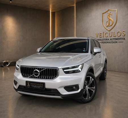 VOLVO-XC40-2021