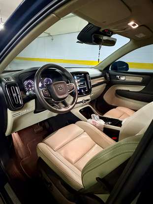 VOLVO-XC40-2021