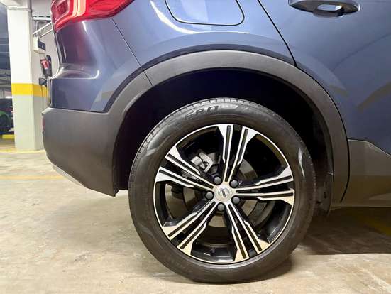 VOLVO-XC40-2021