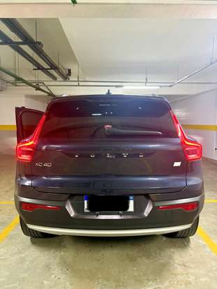 VOLVO-XC40-2021