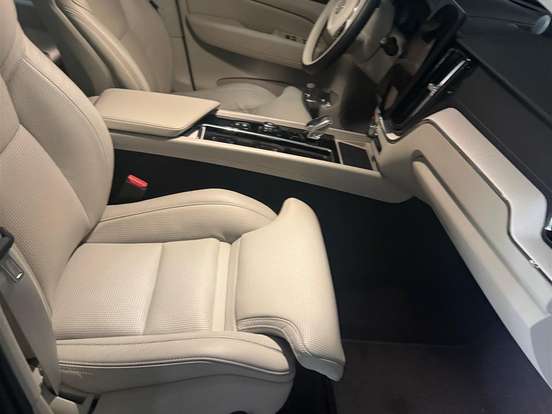 VOLVO-XC60-2.0 T8 PHEV ULTRA AWD GEARTRONIC VOLVO-XC60-2025