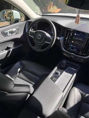 VOLVO-XC60-2022