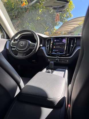 VOLVO-XC60-2022
