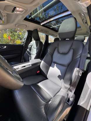 VOLVO-XC60-2022