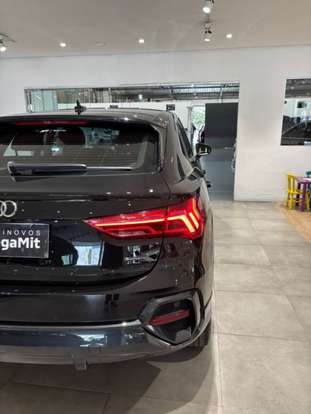 AUDI-Q3-2023