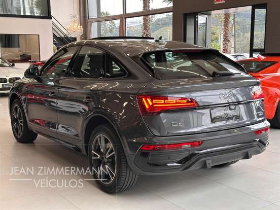 AUDI-Q5-2022