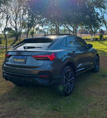 AUDI-Q3-2022