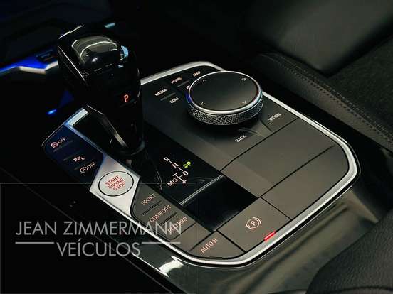BMW-218i-2021
