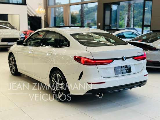 BMW-218i-2021