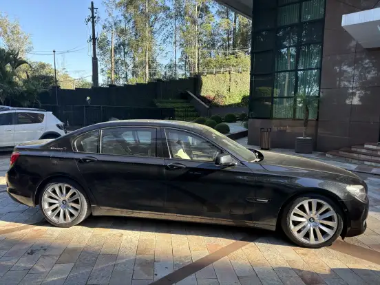 BMW-750i-4.4 V8 32V ACTIVEHYBRID 7 4P AUTOMÁTICO BMW-750i-2011