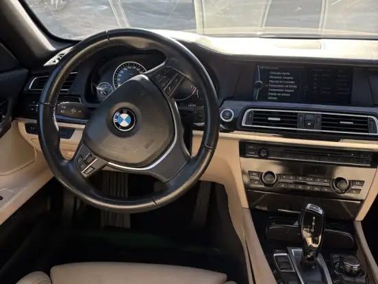 BMW-750i-4.4 V8 32V ACTIVEHYBRID 7 4P AUTOMÁTICO BMW-750i-2011