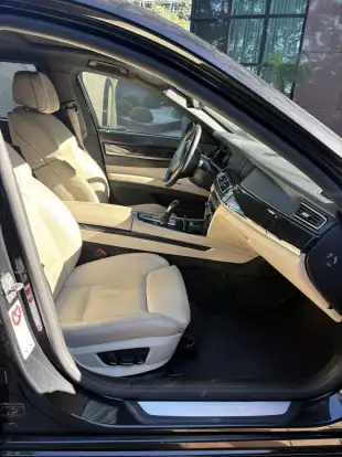 BMW-750i-2011