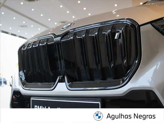 BMW-iX1-2025