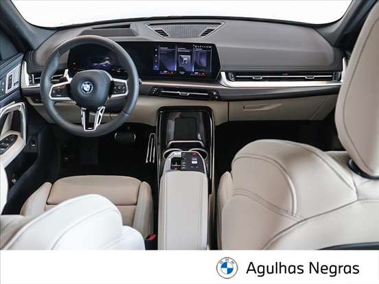 BMW-iX1-2025