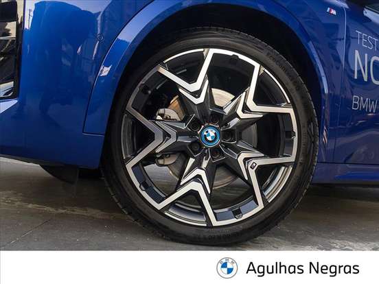 BMW-iX2-2025