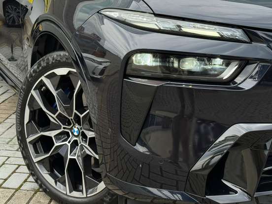 BMW-X7-2024