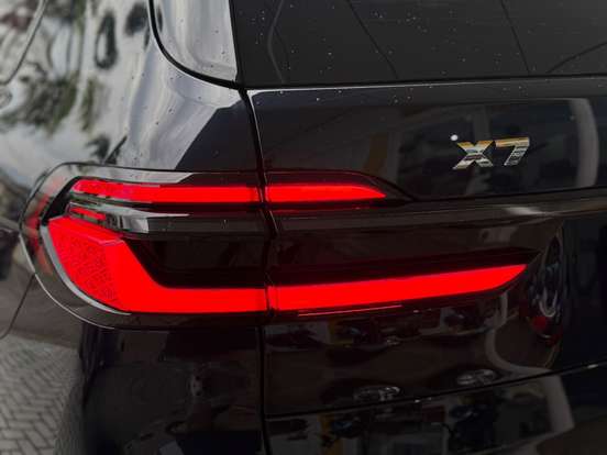 BMW-X7-4.4 V8 GASOLINA M60i STEPTRONIC BMW-X7-2024