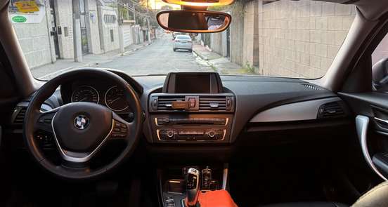 BMW-118i-2012