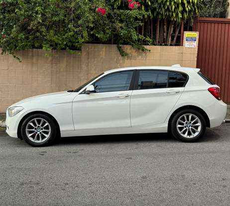 BMW-118i-1.6 URBAN LINE 16V TURBO GASOLINA 4P AUTOMÁTICO BMW-118i-2012