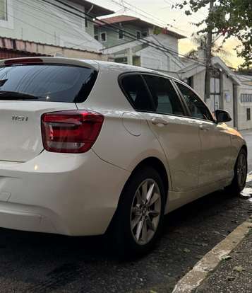 BMW-118i-2012