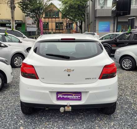 CHEVROLET-ONIX-2014
