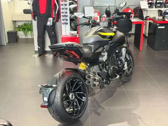DUCATI-DIAVEL V4 DUCATI-DIAVEL V4-2025