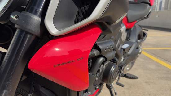 DUCATI-DIAVEL V4-2025