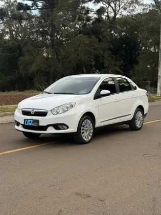 FIAT GRAND SIENA 1.6 MPI ESSENCE 16V FLEX 4P MANUAL FIAT GRAND SIENA 1.6 MPI ESSENCE 16V FLEX 4P MANUAL