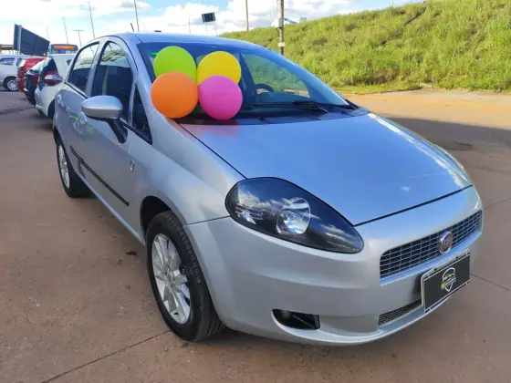 FIAT PUNTO 1.4 ATTRACTIVE 8V FLEX 4P MANUAL FIAT PUNTO 1.4 ATTRACTIVE 8V FLEX 4P MANUAL