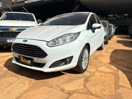 FORD FIESTA 1.6 SE HATCH 16V FLEX 4P POWERSHIFT FORD FIESTA 1.6 SE HATCH 16V FLEX 4P POWERSHIFT