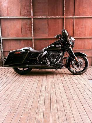 HARLEY-DAVIDSON STREET GLIDE SPECIAL 